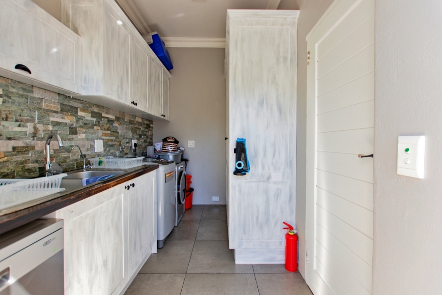 5 Bedroom Property for Sale in Myburgh Park Western Cape